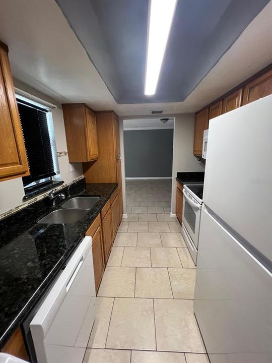 For Rent: $1,600 (2 beds, 2 baths, 976 Square Feet)