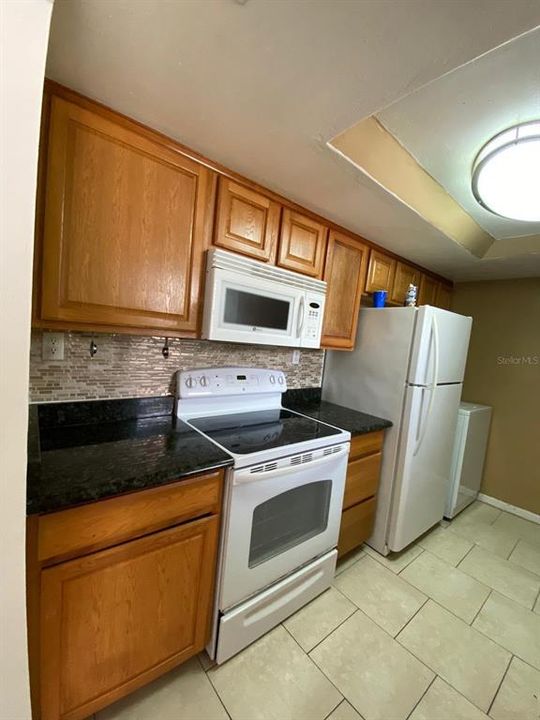 For Rent: $1,600 (2 beds, 2 baths, 976 Square Feet)