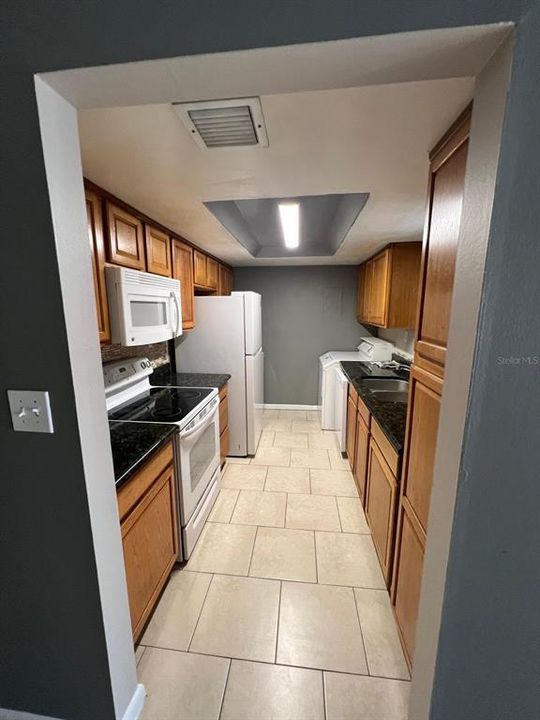 For Rent: $1,600 (2 beds, 2 baths, 976 Square Feet)
