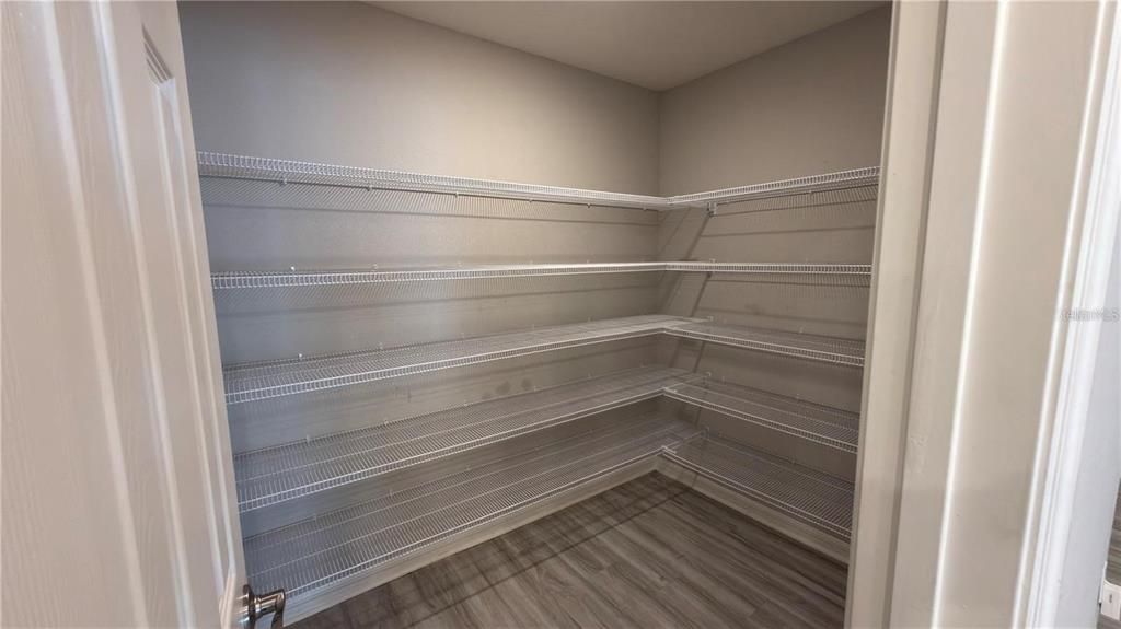 For Rent: $2,400 (4 beds, 2 baths, 1990 Square Feet)