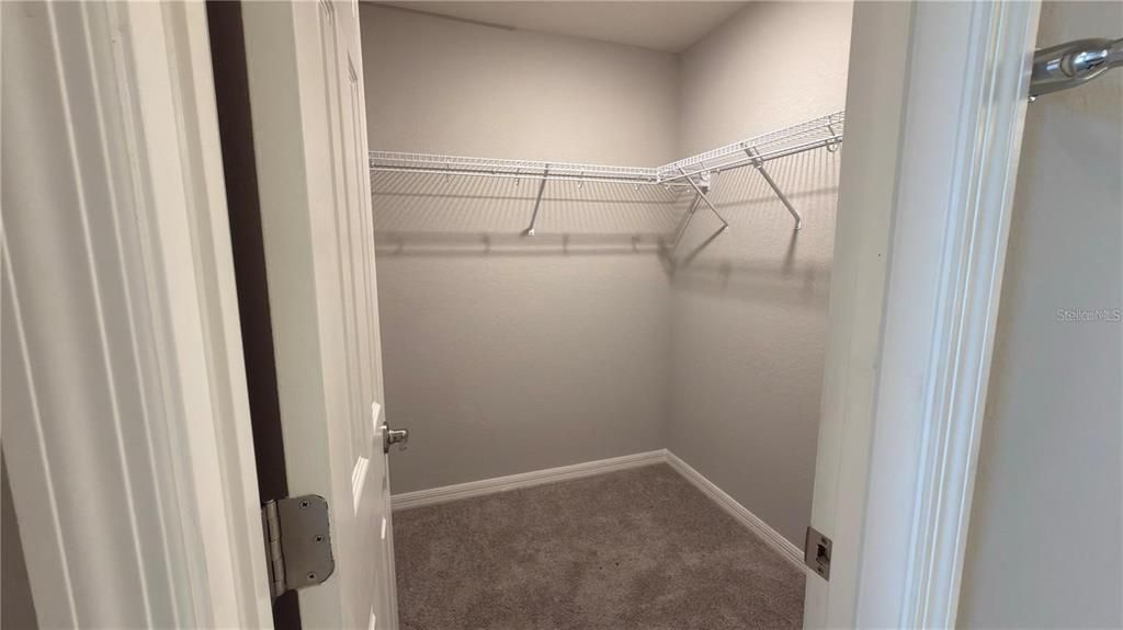 For Rent: $2,400 (4 beds, 2 baths, 1990 Square Feet)
