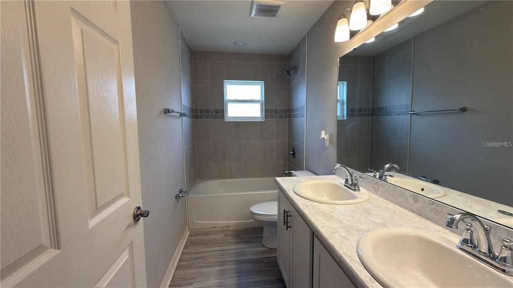For Rent: $2,400 (4 beds, 2 baths, 1990 Square Feet)