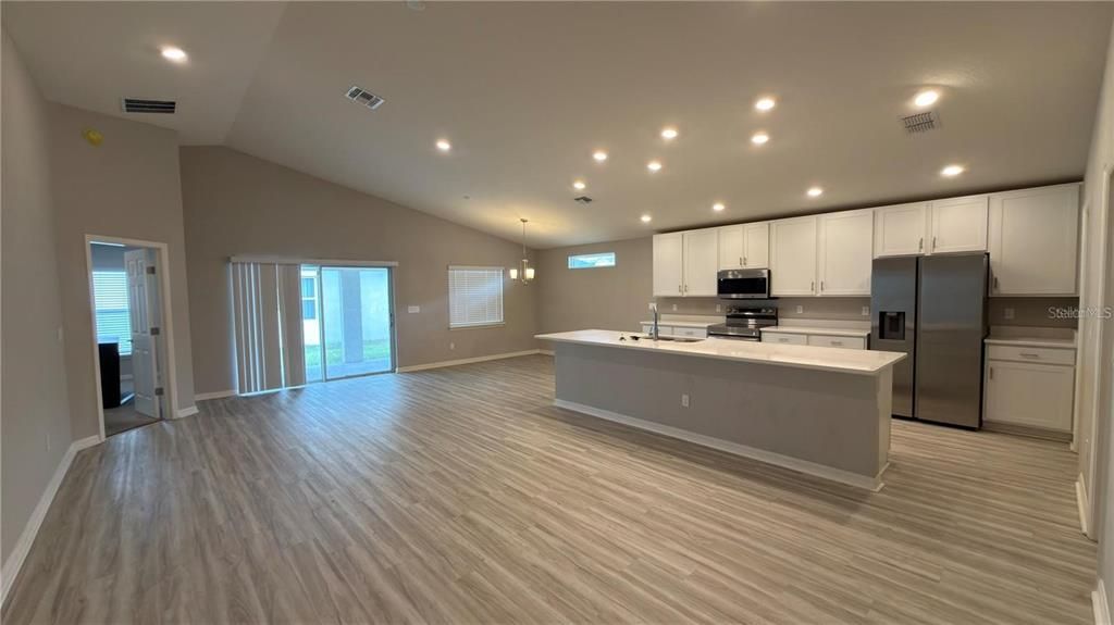 For Rent: $2,400 (4 beds, 2 baths, 1990 Square Feet)