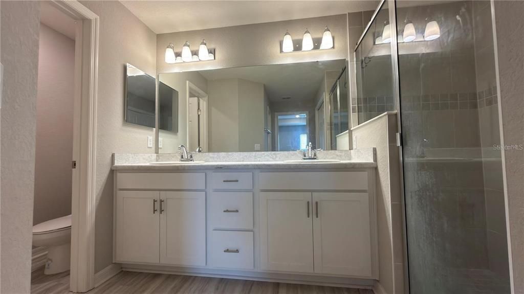 For Rent: $2,400 (4 beds, 2 baths, 1990 Square Feet)