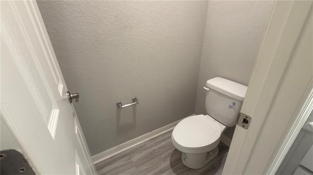For Rent: $2,400 (4 beds, 2 baths, 1990 Square Feet)