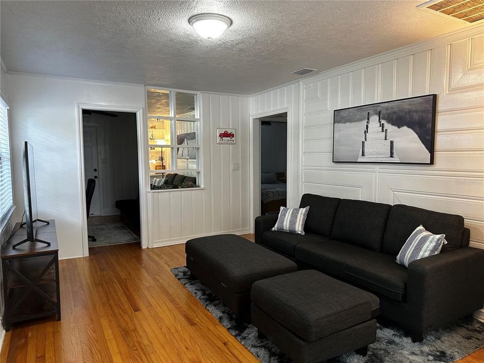 For Rent: $1,750 (1 beds, 1 baths, 750 Square Feet)