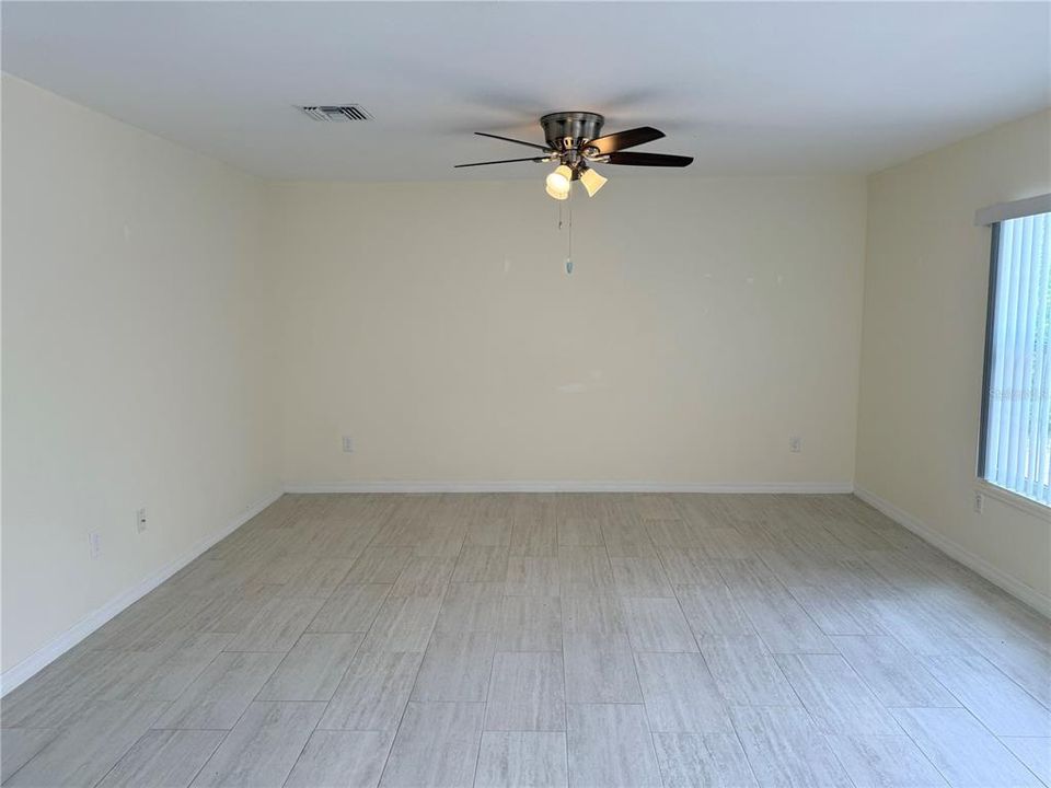 В аренду: $1,695 (2 спален, 1 ванн, 972 Квадратных фут)