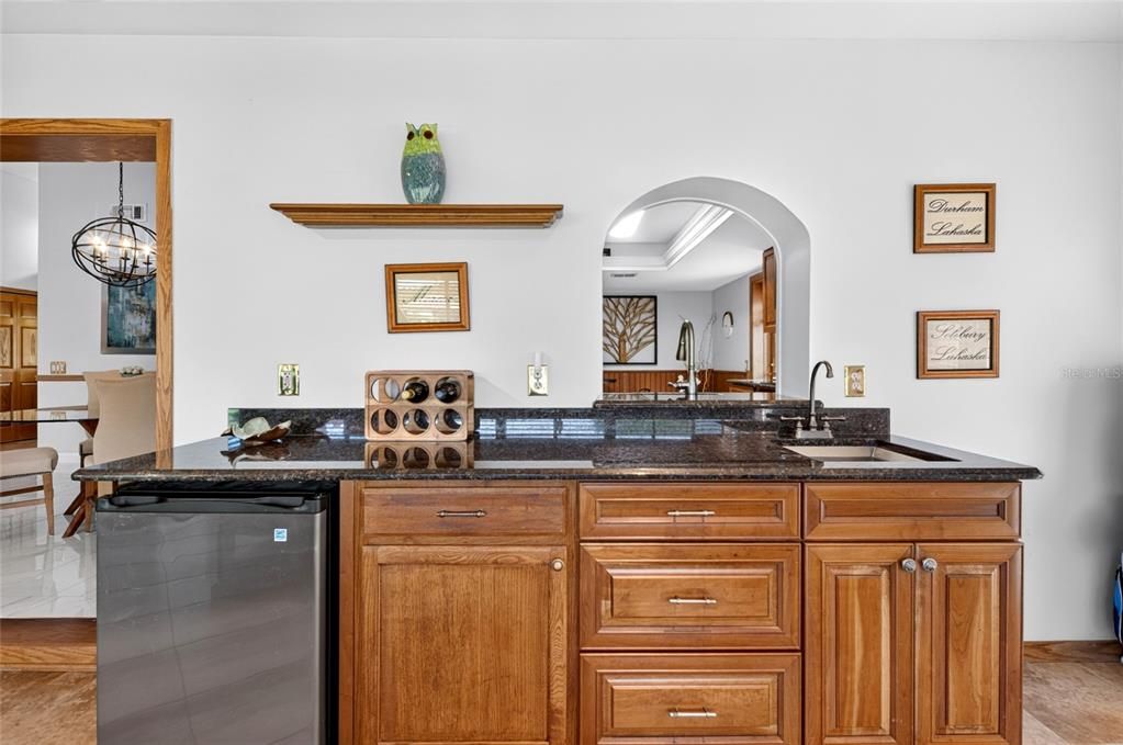 На продажу: $599,000 (2 спален, 2 ванн, 1774 Квадратных фут)