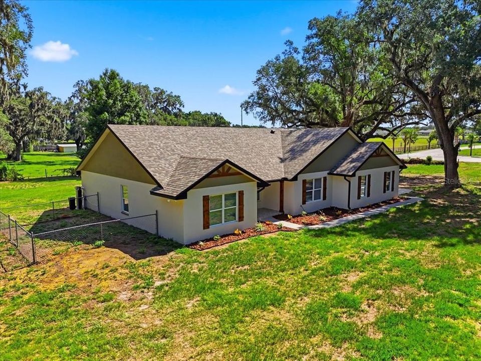 На продажу: $629,900 (4 спален, 2 ванн, 2048 Квадратных фут)