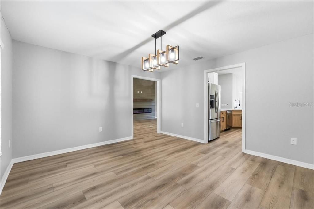 На продажу: $629,900 (4 спален, 2 ванн, 2048 Квадратных фут)