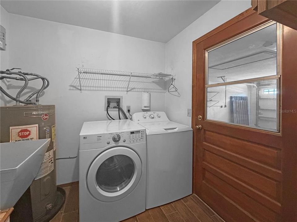 На продажу: $299,990 (3 спален, 2 ванн, 1558 Квадратных фут)