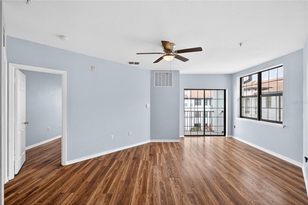 For Rent: $1,600 (2 beds, 1 baths, 1130 Square Feet)