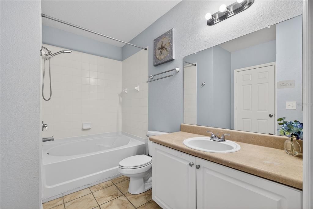 For Rent: $1,600 (2 beds, 1 baths, 1130 Square Feet)