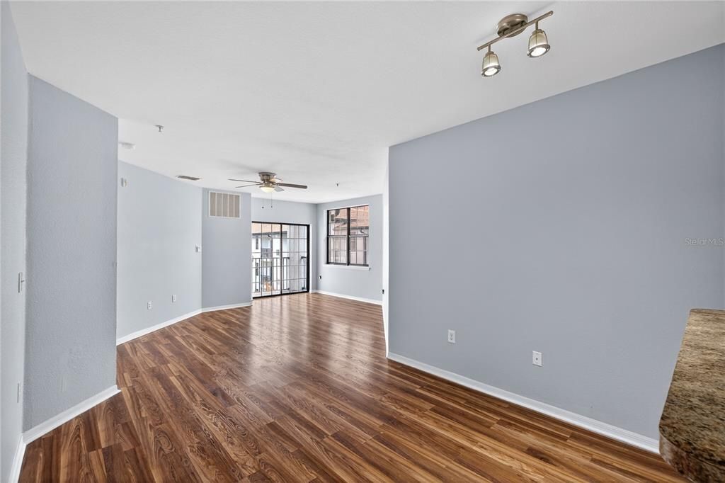 For Rent: $1,600 (2 beds, 1 baths, 1130 Square Feet)
