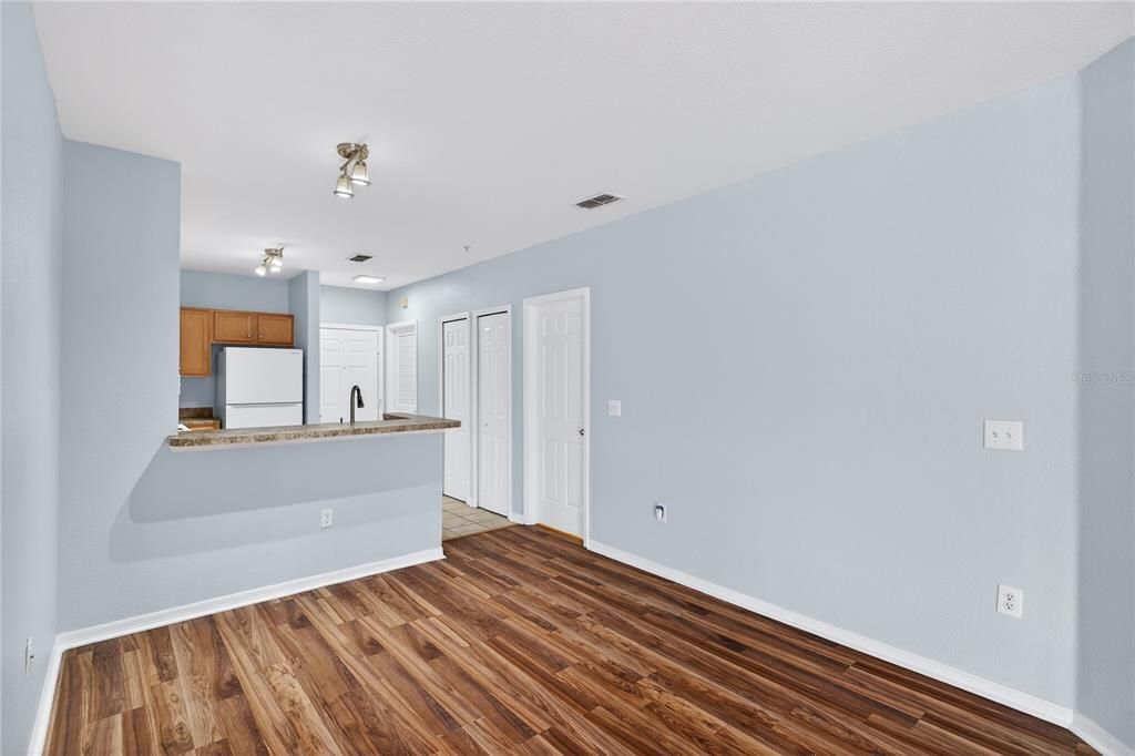 For Rent: $1,600 (2 beds, 1 baths, 1130 Square Feet)