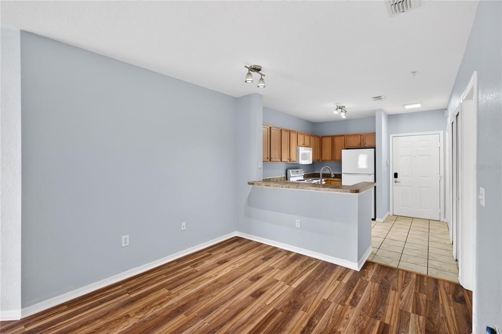 For Rent: $1,600 (2 beds, 1 baths, 1130 Square Feet)