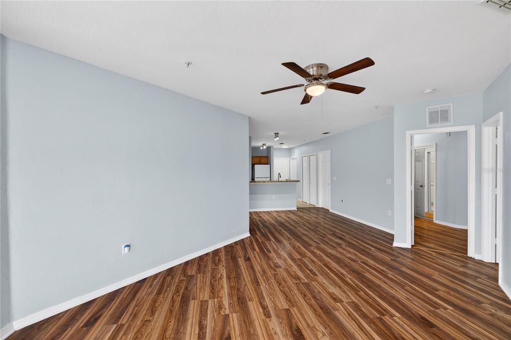 For Rent: $1,600 (2 beds, 1 baths, 1130 Square Feet)