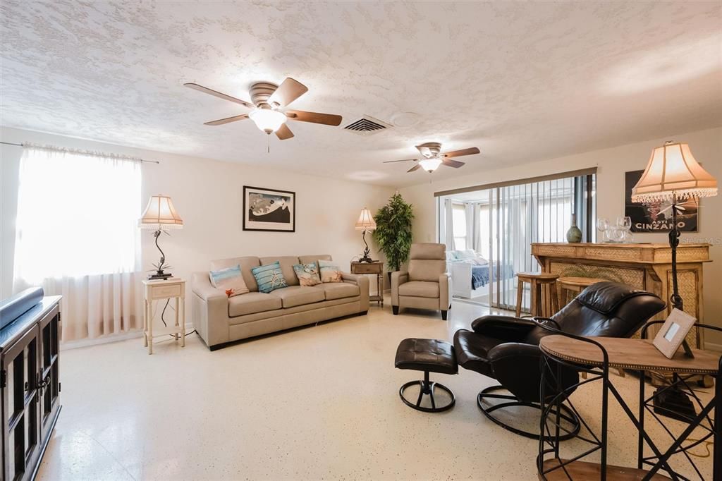 En Venta: $297,000 (2 camas, 1 baños, 1197 Pies cuadrados)