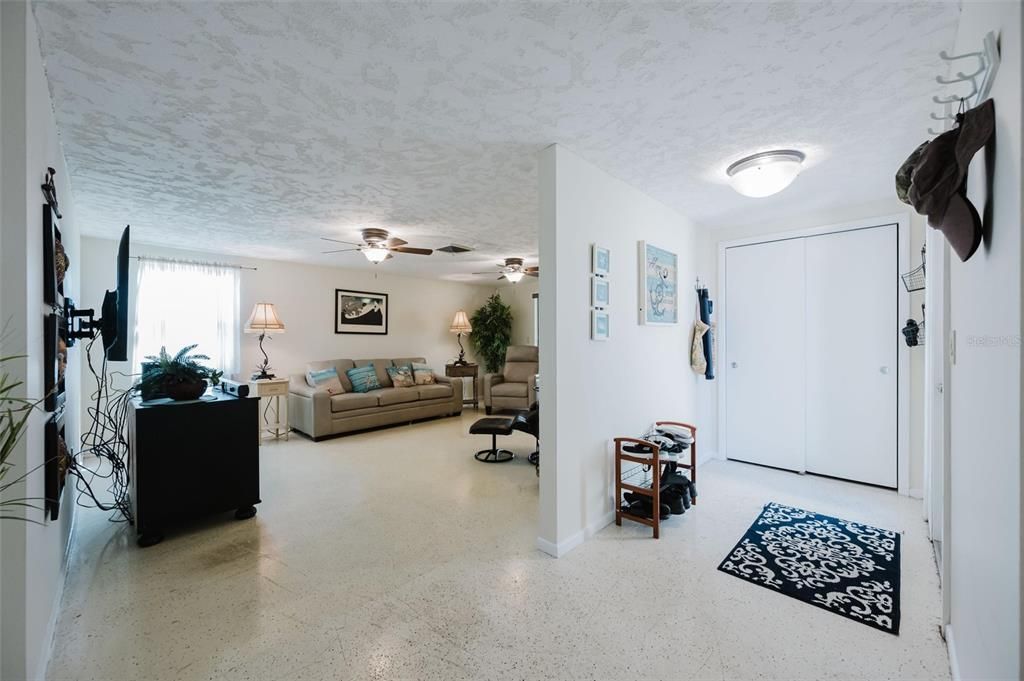 En Venta: $297,000 (2 camas, 1 baños, 1197 Pies cuadrados)