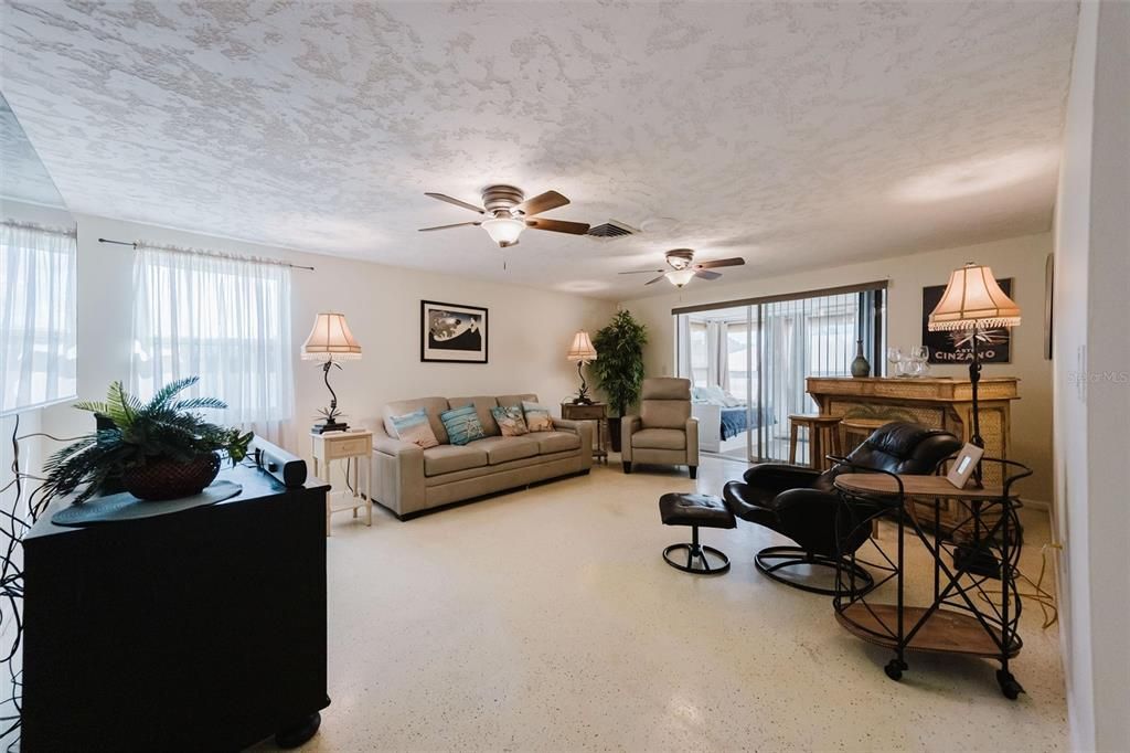 En Venta: $297,000 (2 camas, 1 baños, 1197 Pies cuadrados)