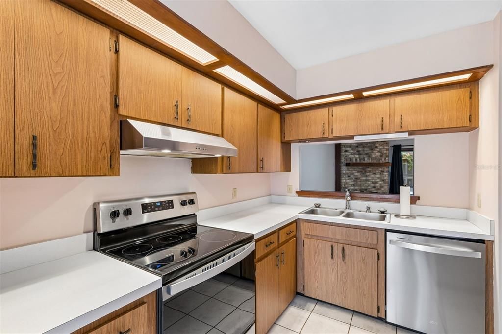 For Sale: $255,000 (3 beds, 2 baths, 1311 Square Feet)