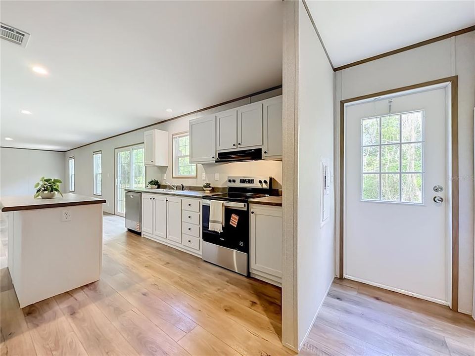 Activo con contrato: $268,000 (4 camas, 2 baños, 1813 Pies cuadrados)