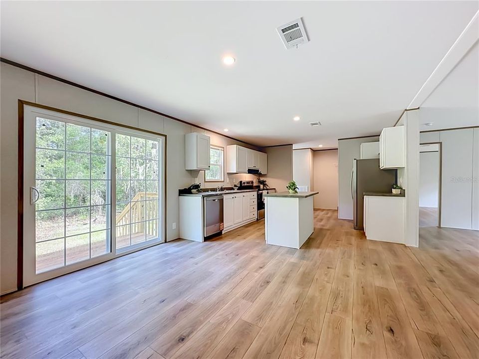 Activo con contrato: $268,000 (4 camas, 2 baños, 1813 Pies cuadrados)
