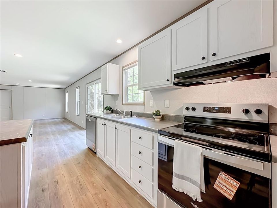Activo con contrato: $268,000 (4 camas, 2 baños, 1813 Pies cuadrados)