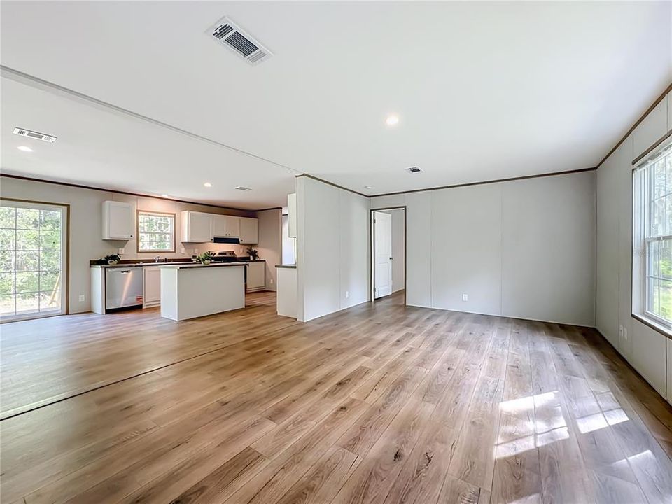 Activo con contrato: $268,000 (4 camas, 2 baños, 1813 Pies cuadrados)