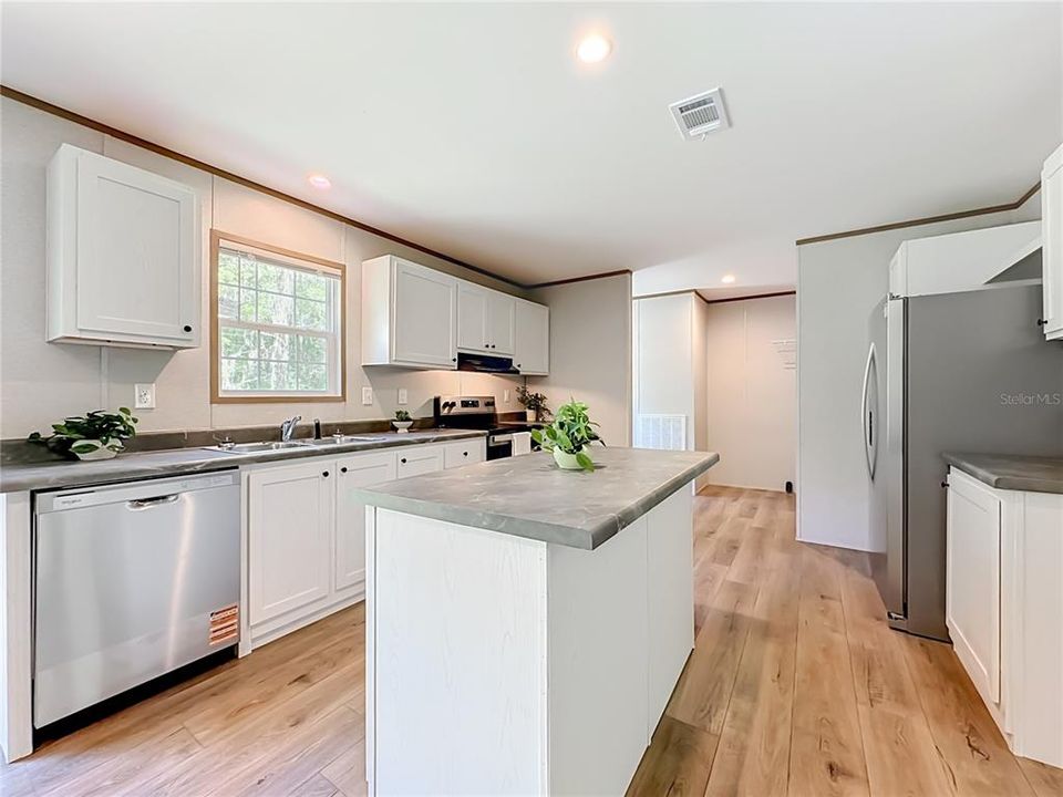 Activo con contrato: $268,000 (4 camas, 2 baños, 1813 Pies cuadrados)