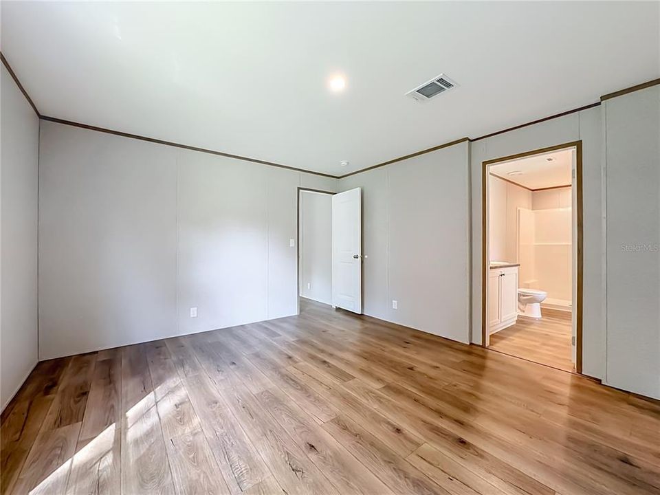 Activo con contrato: $268,000 (4 camas, 2 baños, 1813 Pies cuadrados)