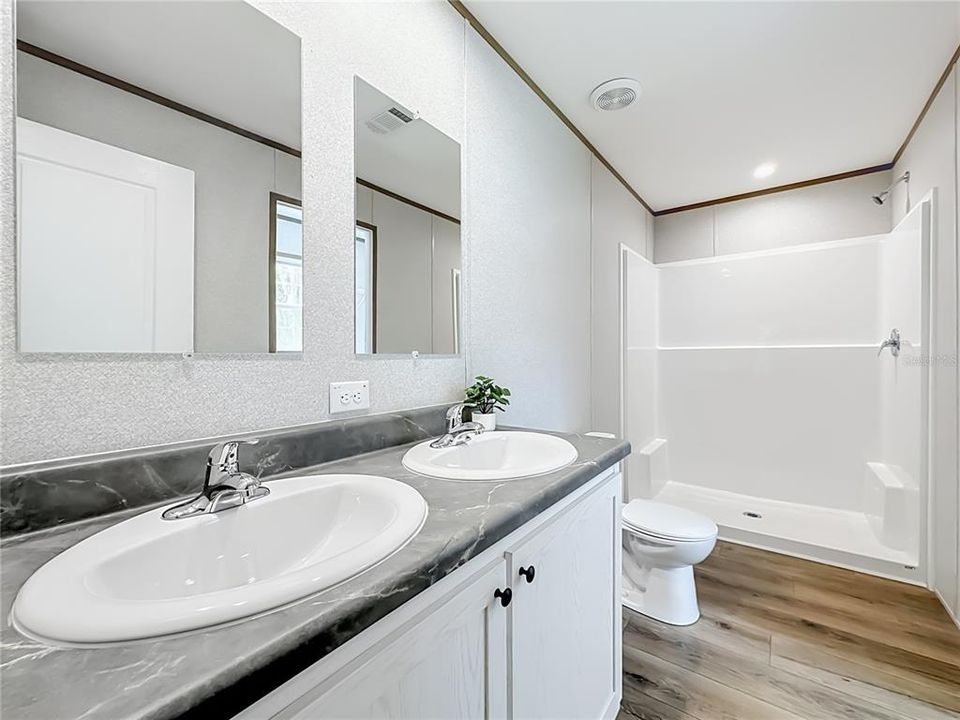 Activo con contrato: $268,000 (4 camas, 2 baños, 1813 Pies cuadrados)