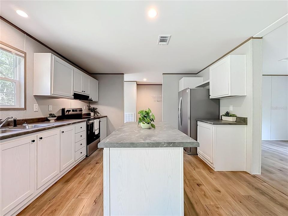 Activo con contrato: $268,000 (4 camas, 2 baños, 1813 Pies cuadrados)
