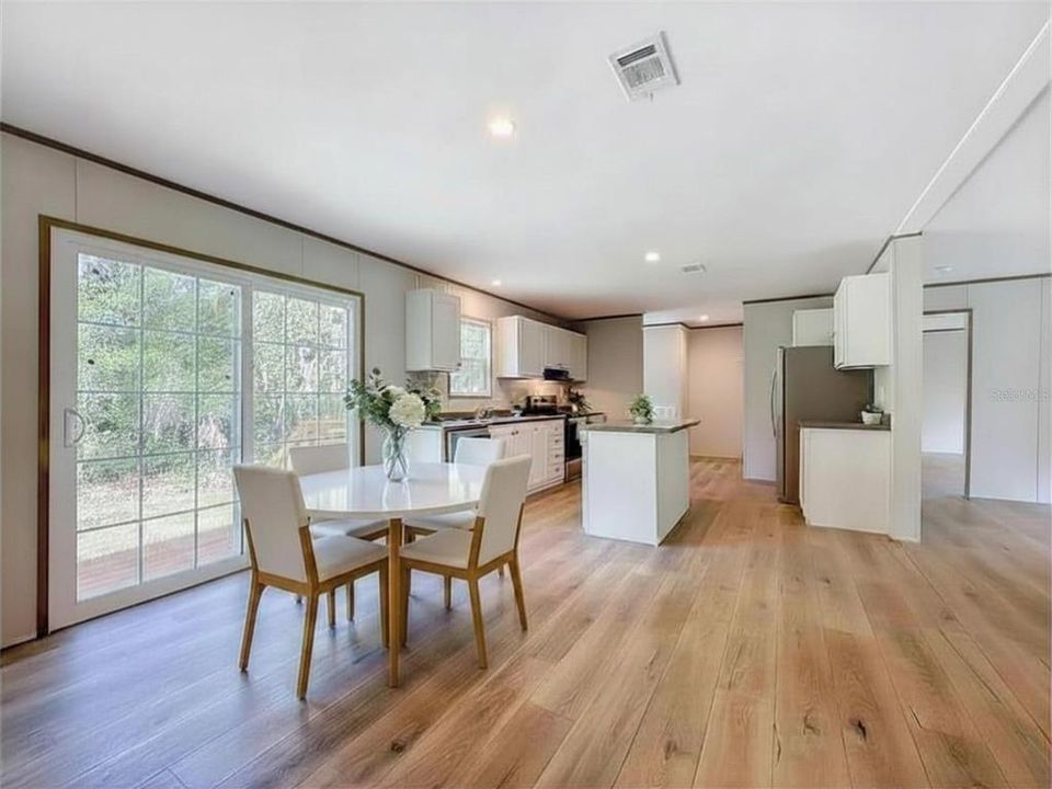 Activo con contrato: $268,000 (4 camas, 2 baños, 1813 Pies cuadrados)