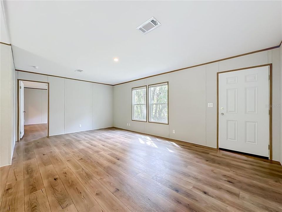 Activo con contrato: $268,000 (4 camas, 2 baños, 1813 Pies cuadrados)