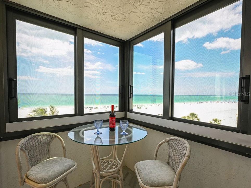 For Sale: $1,200,000 (2 beds, 2 baths, 1494 Square Feet)