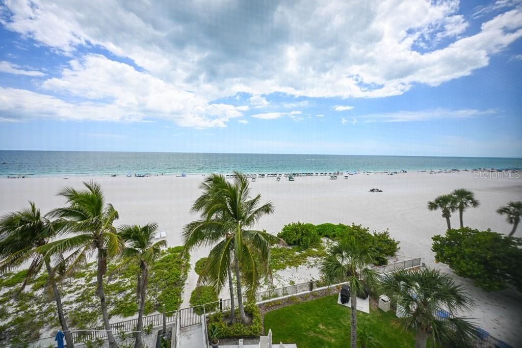 For Sale: $1,200,000 (2 beds, 2 baths, 1494 Square Feet)