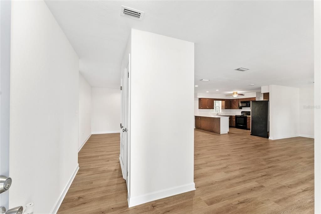 На продажу: $339,999 (3 спален, 2 ванн, 1886 Квадратных фут)