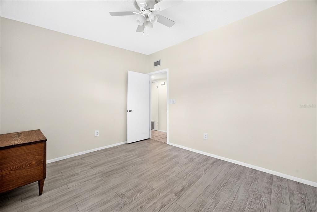 На продажу: $399,900 (3 спален, 2 ванн, 1612 Квадратных фут)