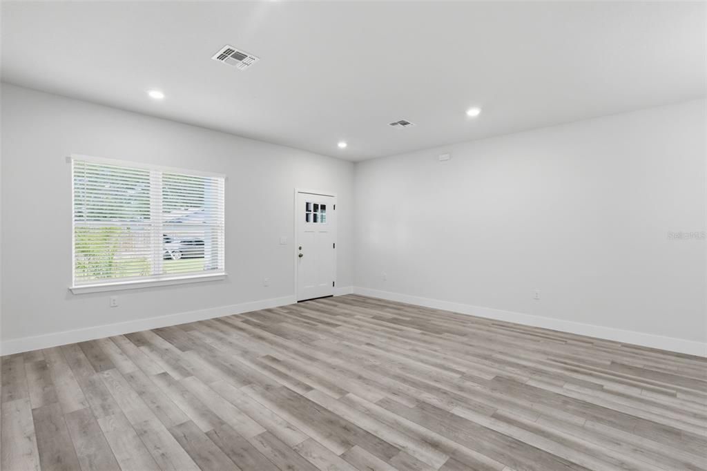 Active With Contract: $2,550 (4 beds, 3 baths, 1942 Square Feet)
