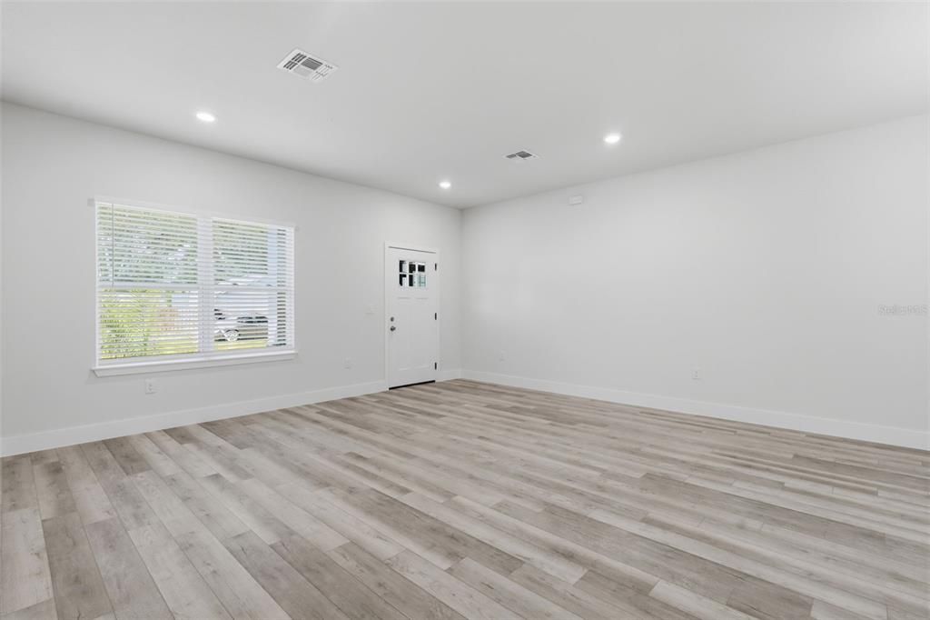 Active With Contract: $2,550 (4 beds, 3 baths, 1942 Square Feet)