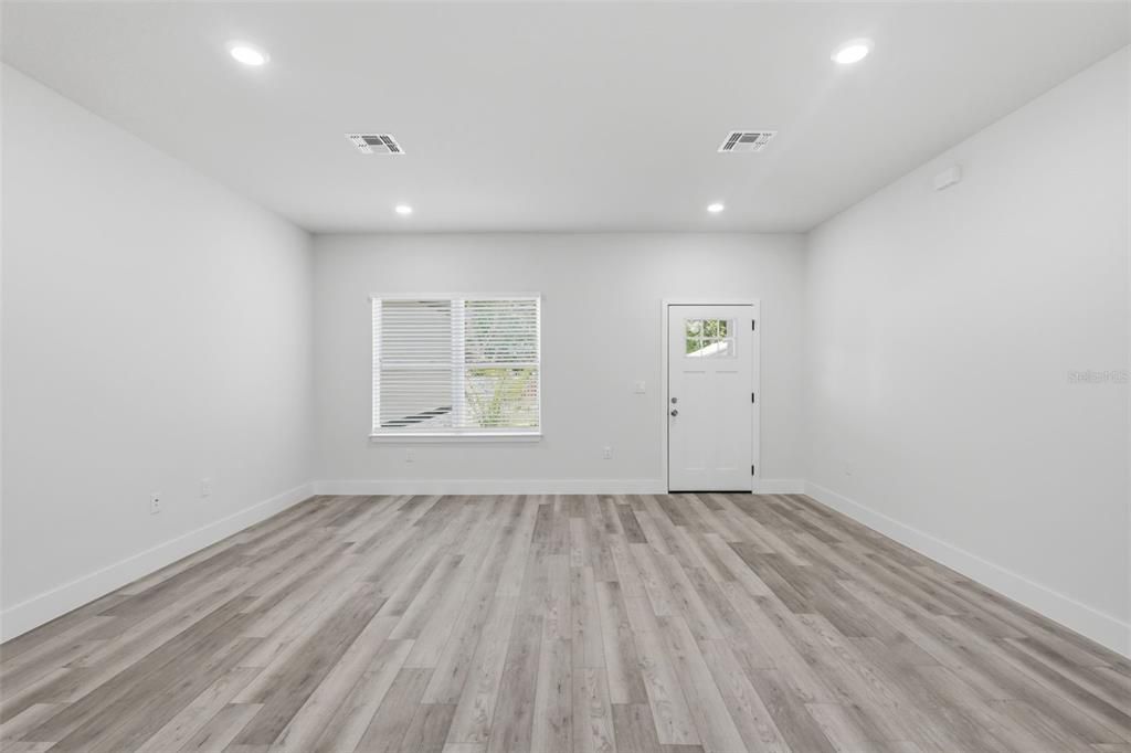 Active With Contract: $2,550 (4 beds, 3 baths, 1942 Square Feet)