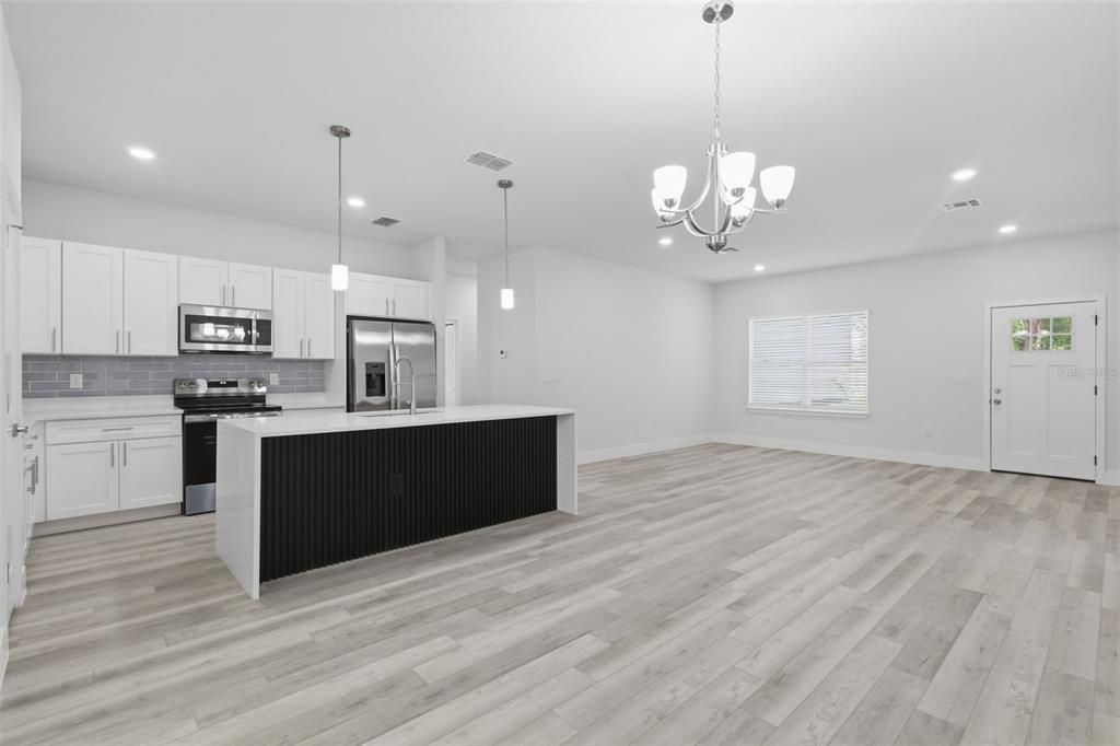 Active With Contract: $2,550 (4 beds, 3 baths, 1942 Square Feet)