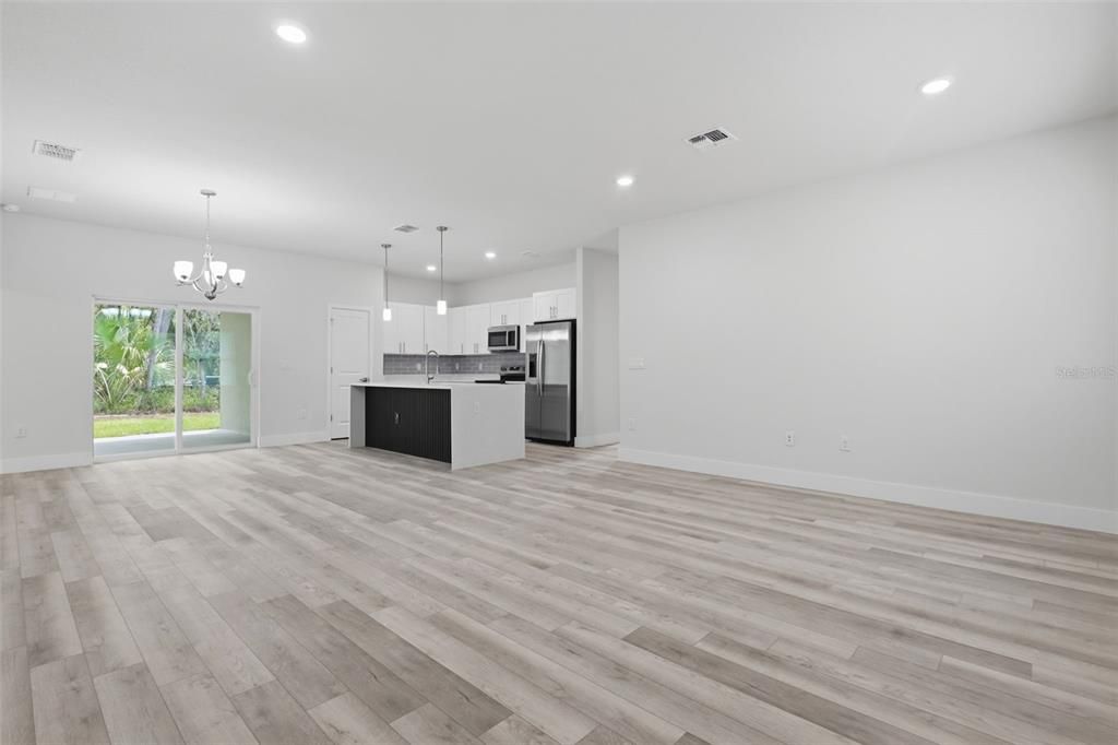 Active With Contract: $2,550 (4 beds, 3 baths, 1942 Square Feet)