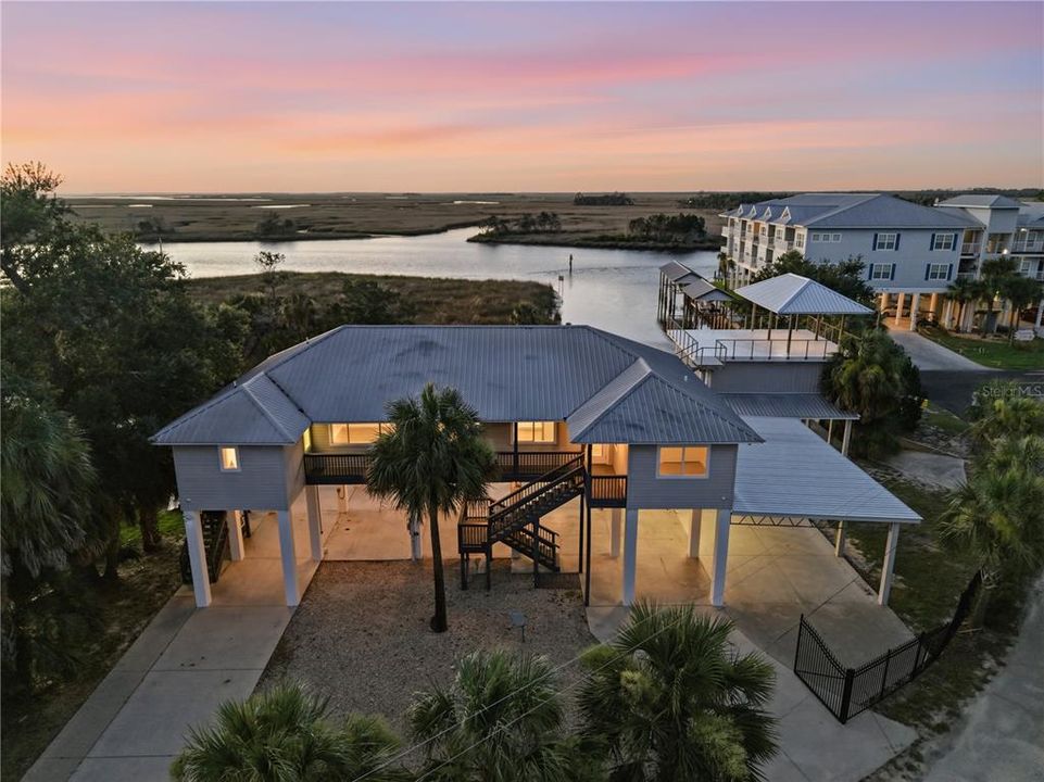 For Sale: $949,000 (3 beds, 2 baths, 1440 Square Feet)