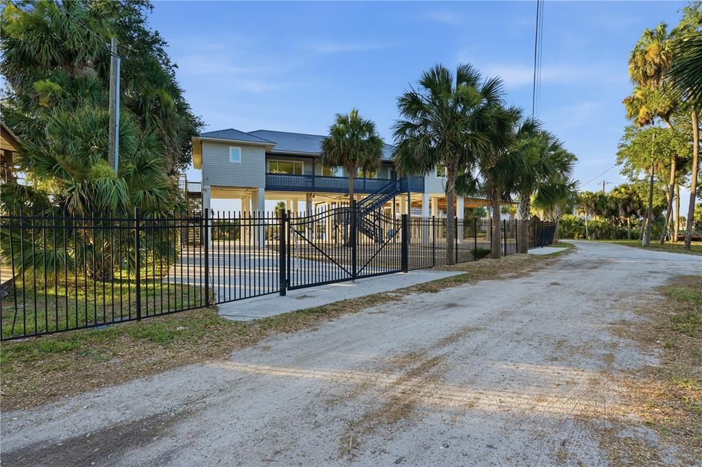 For Sale: $949,000 (3 beds, 2 baths, 1440 Square Feet)