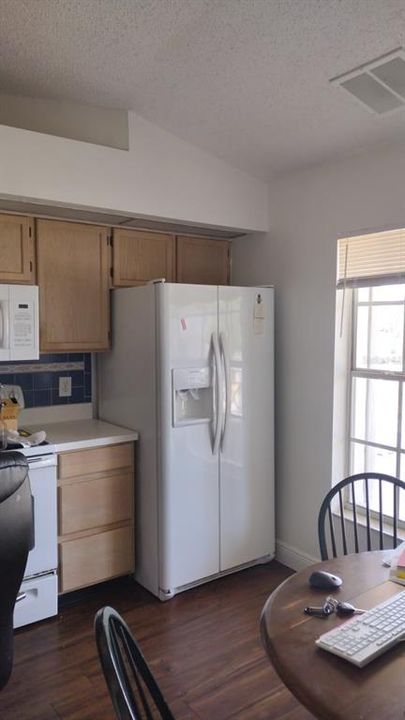 For Rent: $1,700 (2 beds, 2 baths, 1013 Square Feet)