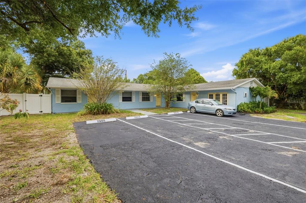 Activo con contrato: $799,900 (6 camas, 0 baños, 3090 Pies cuadrados)