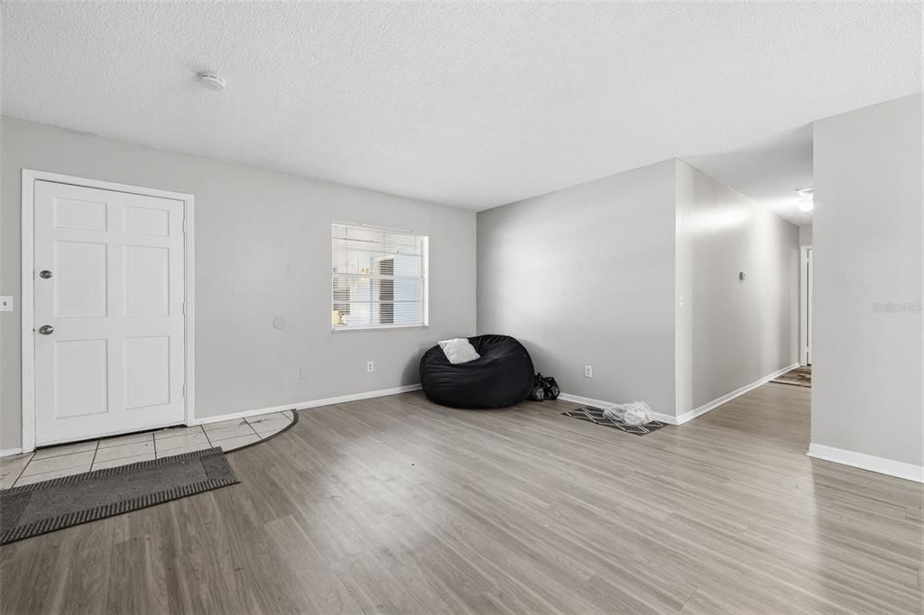 Activo con contrato: $799,900 (6 camas, 0 baños, 3090 Pies cuadrados)