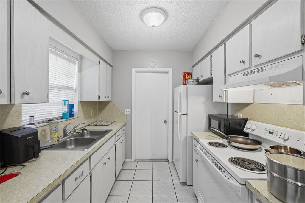 Activo con contrato: $799,900 (6 camas, 0 baños, 3090 Pies cuadrados)